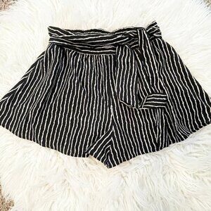 Black & White Striped High-Waisted Paperbag Shorts with Belt - Large